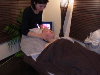 ハーバルピール　コースの流れ　ハーバル特製BBクリーム塗布